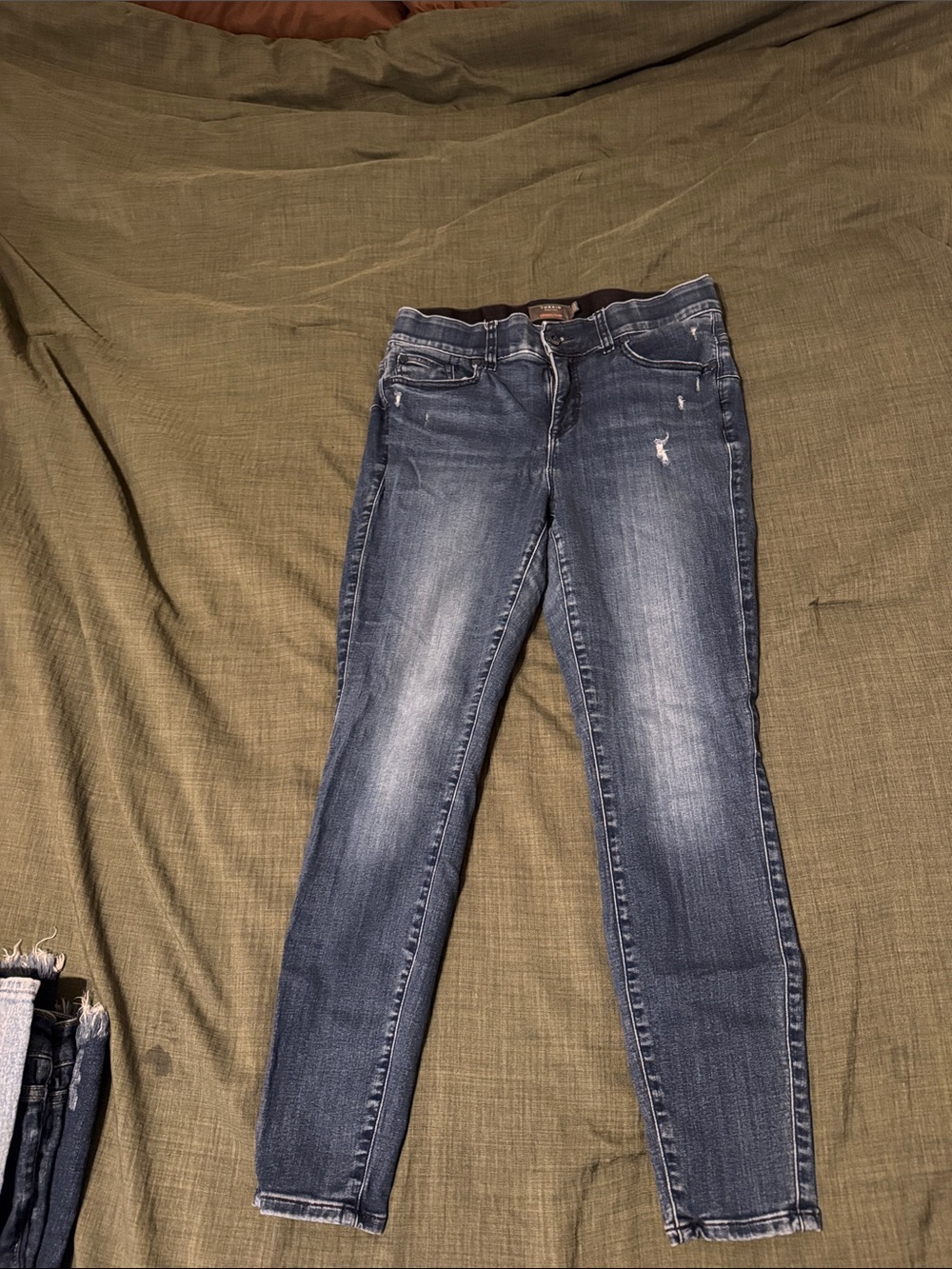 Women's Skinny Jeans in Dark Blue Wash